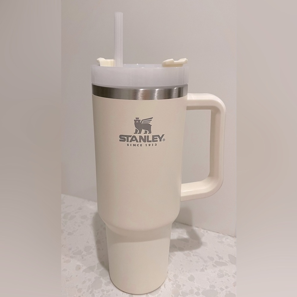 40oz cream Stanley in EUC